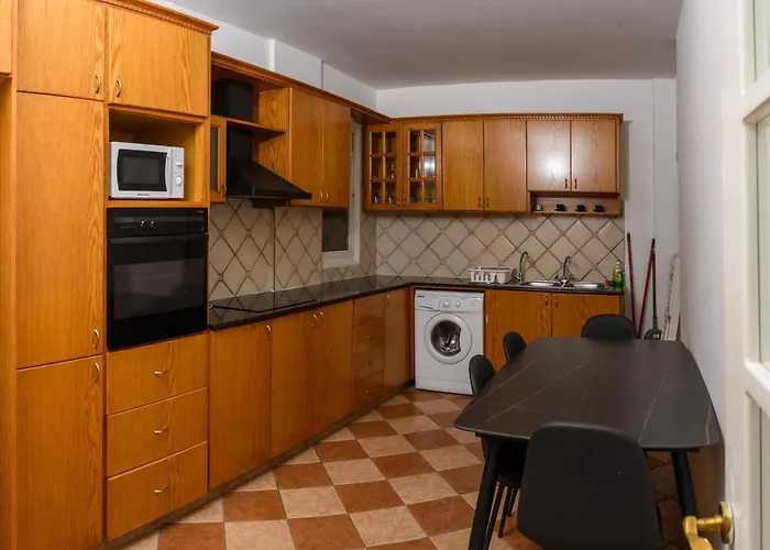 Ariel 3 Bed Apartment *